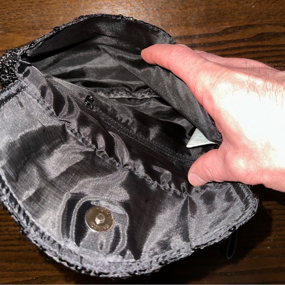 Black sequin clutch - Picture 4 of 8